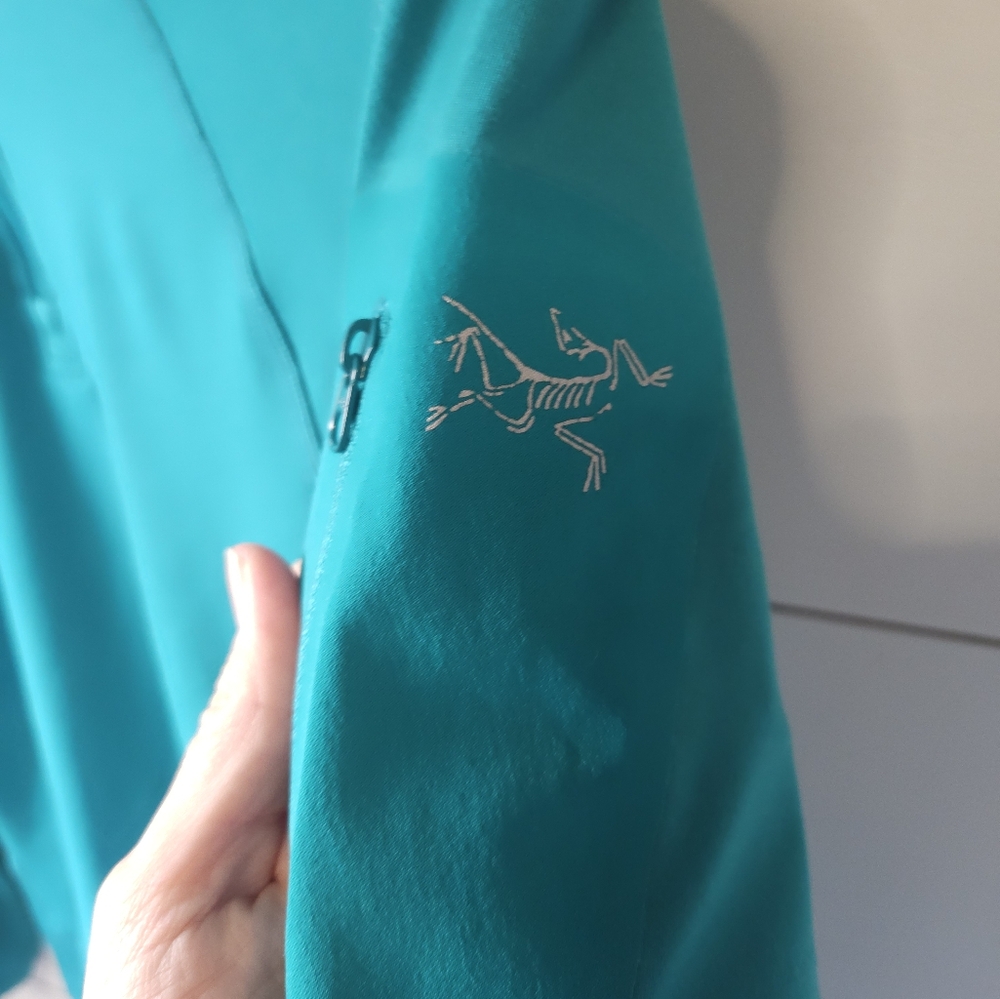 Arcteryex long Sleeve Quarter Zip - Picture 3 of 5